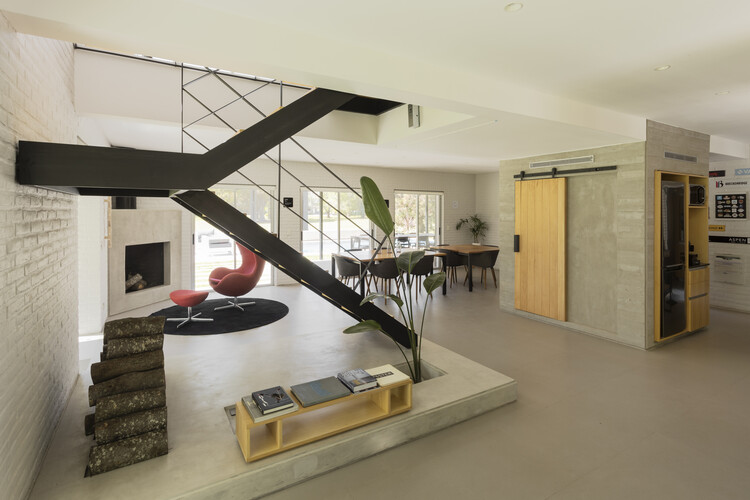 Cabin 192 / Daniel Canda, arquitecto - Fotografía interior, Cocina, Madera, Iluminación, Escaleras, Sillas