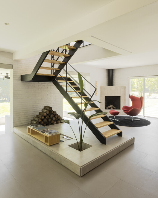 Cabin 192 / Daniel Canda, arquitecto  - Fotografía interior, Escaleras, Madera, Iluminación, Barandas