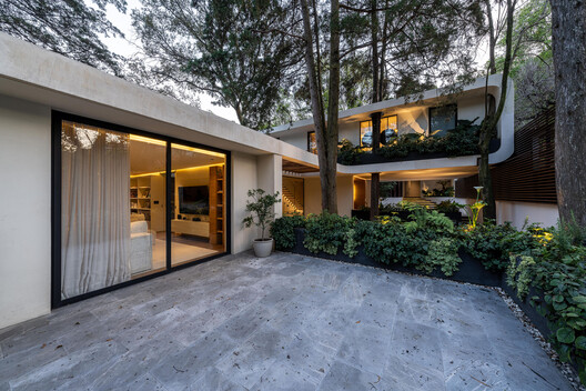 Casa LAI  / BROISSIN - Imagen 9 de 32