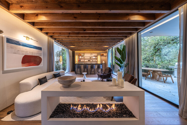 Casa LAI / BROISSIN - Fotografía interior, Madera, Sillones, Mesas, Iluminación, Sillas, Fijación Vigas