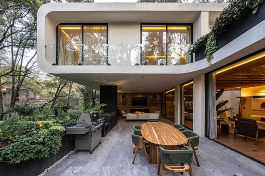Casa LAI  / BROISSIN - Fotografía interior, Comedor, Balcón