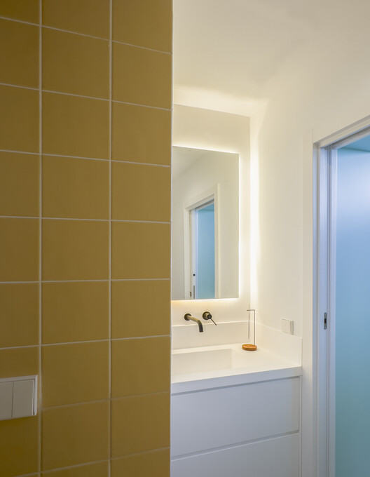 Casa JN109 / SUAV - Fotografia de Interiores, Banheiro, Madeira, Iluminação, Vidro, Pia