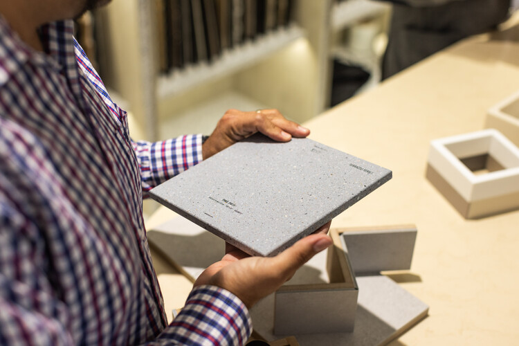 Tocar y ver materiales para diseñar: 4 moodboards sensoriales creados desde el showroom - Imagen 2 de 13