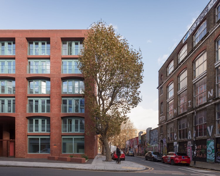 伦敦艺术大学鱼岛综合用途建筑 / Henley Halebrown - 建筑图, 视窗, 表皮, 砖, 具体的