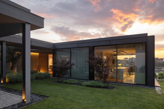 Casa da Encosta / Ricardo Azevedo Arquitecto - Imagem 24 de 32