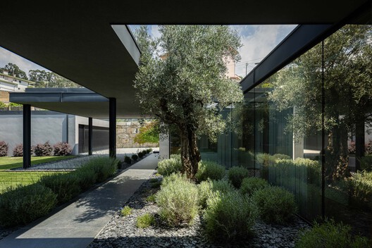 Casa da Encosta / Ricardo Azevedo Arquitecto - Imagem 7 de 32