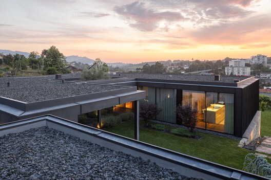 Casa da Encosta / Ricardo Azevedo Arquitecto - Imagem 23 de 32