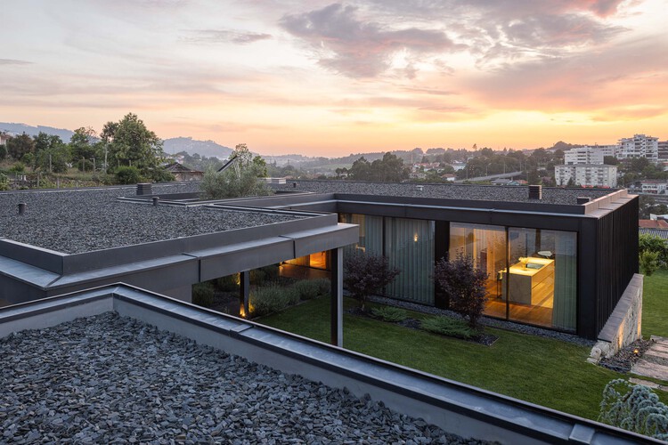 Casa da Encosta / Ricardo Azevedo Arquitecto - Imagem 23 de 32