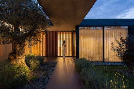 Hillside House / Ricardo Azevedo Arquitecto