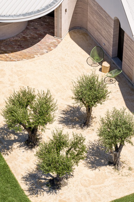 Earth by the River Residence / Luigi Rosselli Architects - Exterior Photography, Garden, Concrete