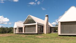 Earth by the River Residence / Luigi Rosselli Architects