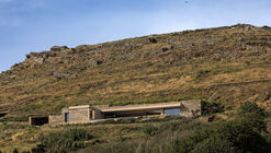 The Slot House / Katerina Valsamaki Architects