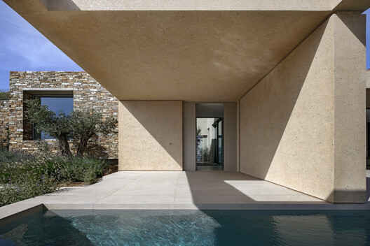 The Slot House / Katerina Valsamaki Architects - Image 8 of 32
