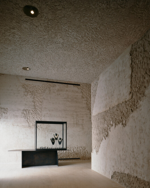 Siyadi Pearl Museum / Studio Anne Holtrop - Interior Photography, Concrete