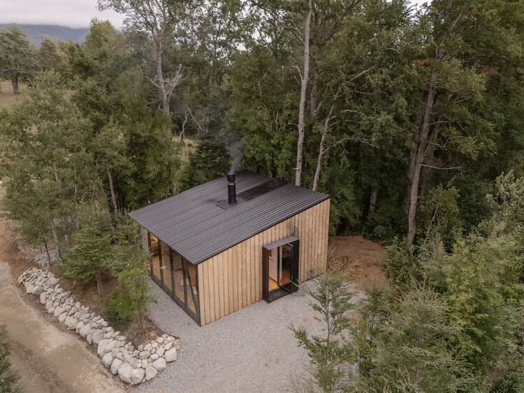 Shelter S01 / Hebra Arquitectos - Fotografía exterior, Madera, Bosque