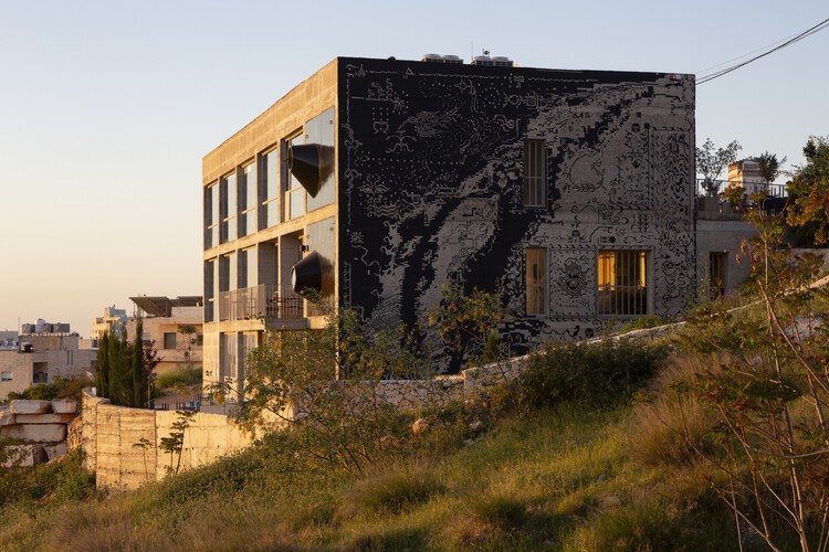 Refugio Wonder Cabinet / AAU ANASTAS - Fotografía exterior, Balcón