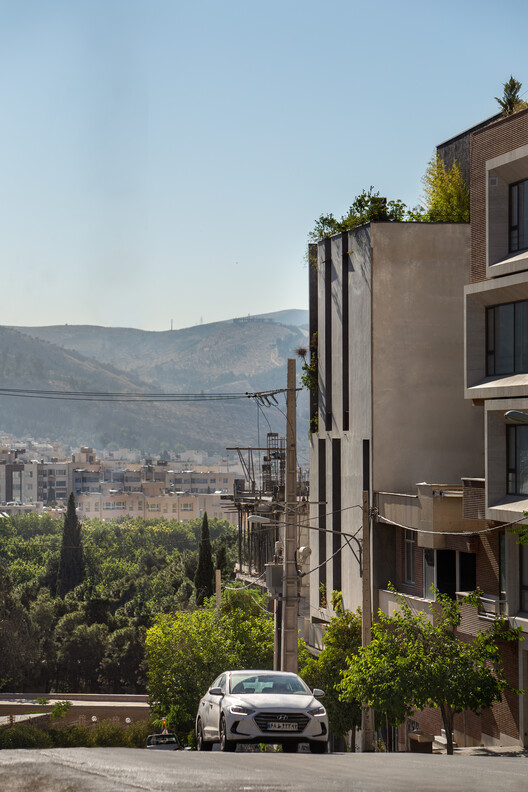 Habitar a los ausentes: Apartamento residencial para Maryam y Faraj, Shiraz / Alborz Mohammadi / Keramati Architect - Fotografía exterior