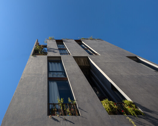 Habitar a los ausentes: Apartamento residencial para Maryam y Faraj, Shiraz / Alborz Mohammadi / Keramati Architect - Fotografía exterior