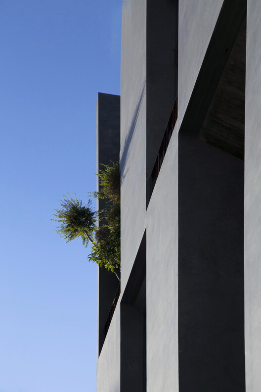 Habitar a los ausentes: Apartamento residencial para Maryam y Faraj, Shiraz / Alborz Mohammadi / Keramati Architect - Fotografía exterior, Concreto