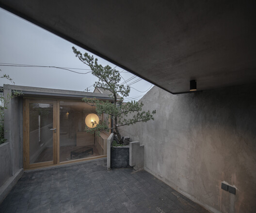 Longhouse in Beijing Hutong / Jin Lei - Image 12 of 40