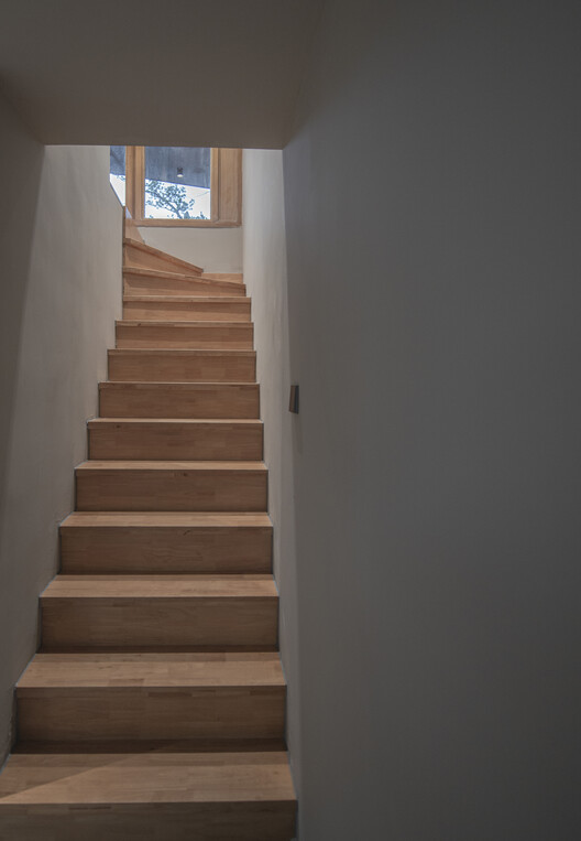 Longhouse in Beijing Hutong / Jin Lei - Interior Photography, Stairs, Wood, Handrail