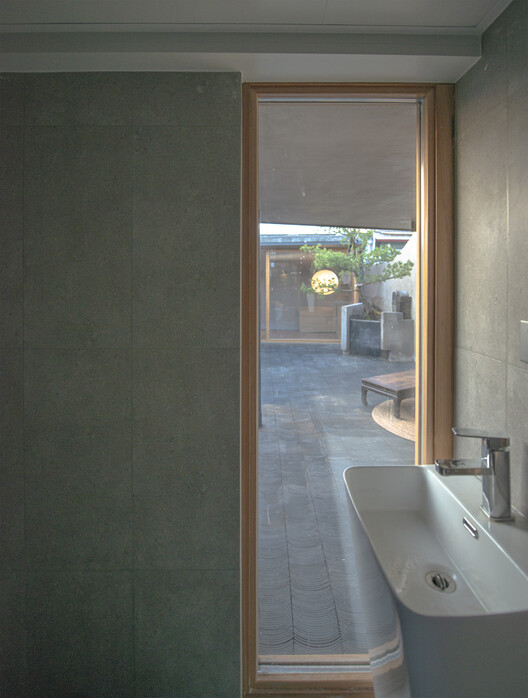 Longhouse in Beijing Hutong / Jin Lei - Interior Photography, Bathroom, Wood, Concrete