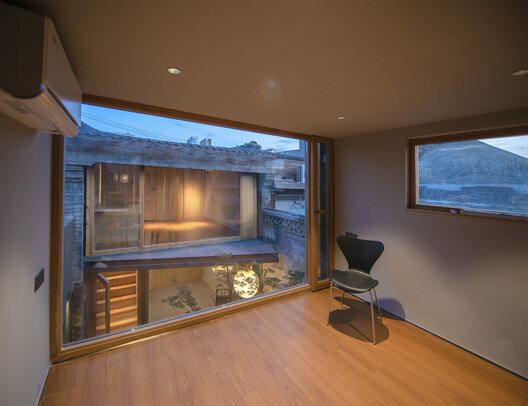 Longhouse in Beijing Hutong / Jin Lei - Interior Photography, Wood