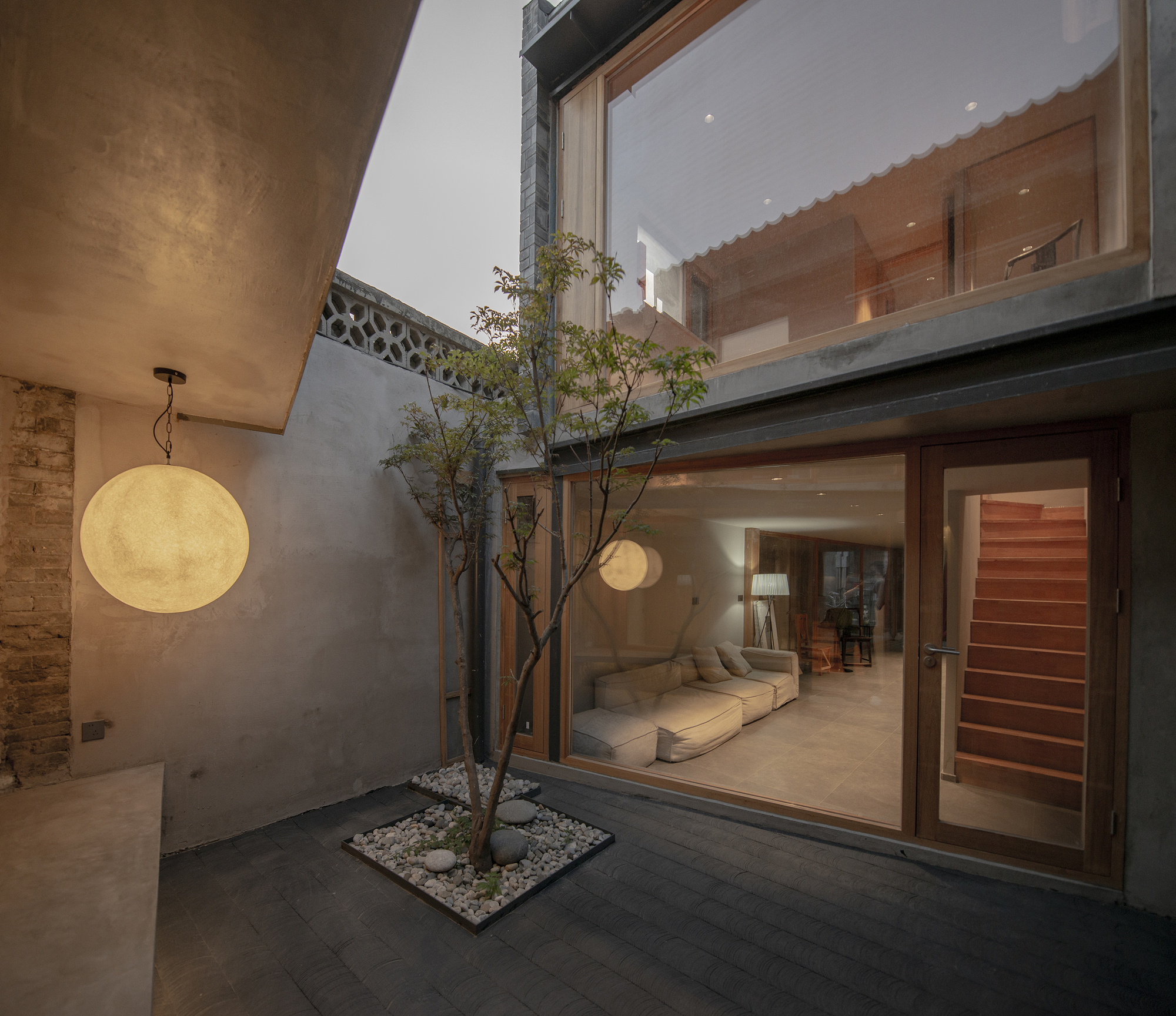 Longhouse in Beijing Hutong / Jin Lei