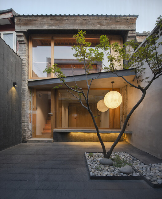 Longhouse in Beijing Hutong / Jin Lei - Exterior Photography, Wood, Courtyard