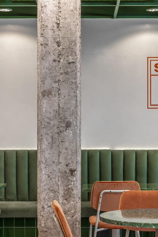 Diletto Pastas - Barrio Chino / Cupla Arquitectura - Lucia Vallve & Tomas Mielnikowicz - Fotografía interior, Madera, Sillas