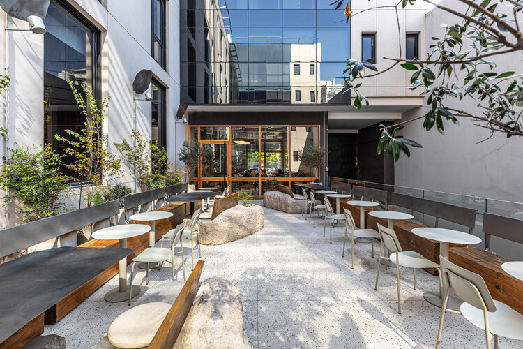 Hobbymalabia Café / Cupla Architecture - Lucia Vallve y Tomas Mielnikowicz - Fotografía exterior, sillas