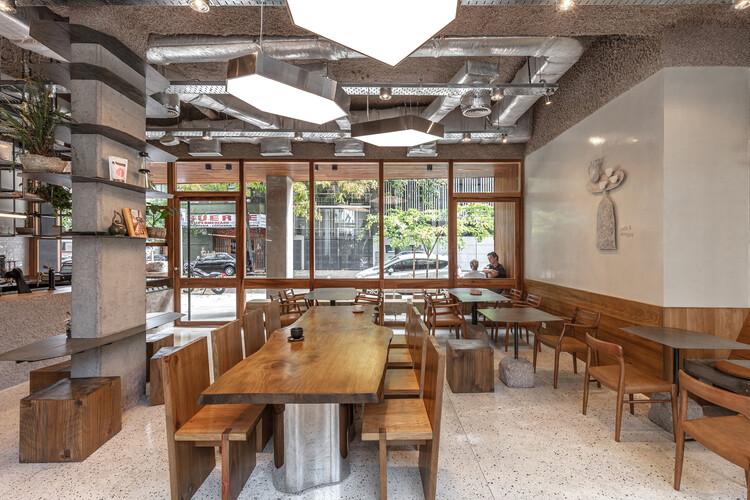 Hobbymalabia Café / Cupla Architecture - Lucia Vallve y Tomas Mielnikowicz - Fotografía interior, comedor, madera, madera, sillas, vidrio