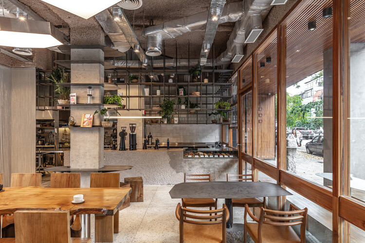 Hobbymalabia Café / Cupla Architecture - Lucia Vallve y Tomas Mielnikowicz - Fotografía interior, madera, mesas, sillas