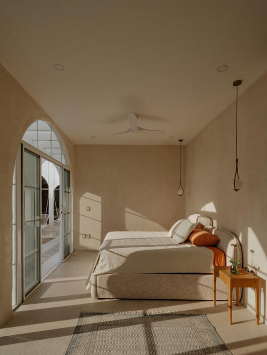 Villa Nink El Arca / Arquitectura Elemental - Fotografía interior, Dormitorio, Iluminación, Camas, Sillas