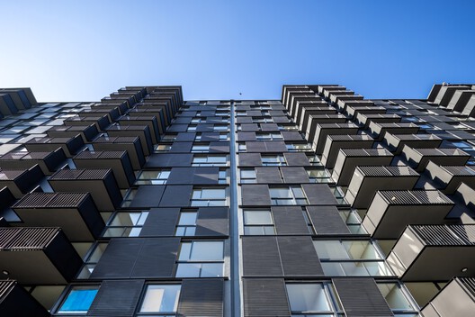 252 Marathon Apartamentos / COMUN + [TAA] Taller de Arquitectos Asociados - Fotografía exterior, Fachada, Vidrio, Balcón