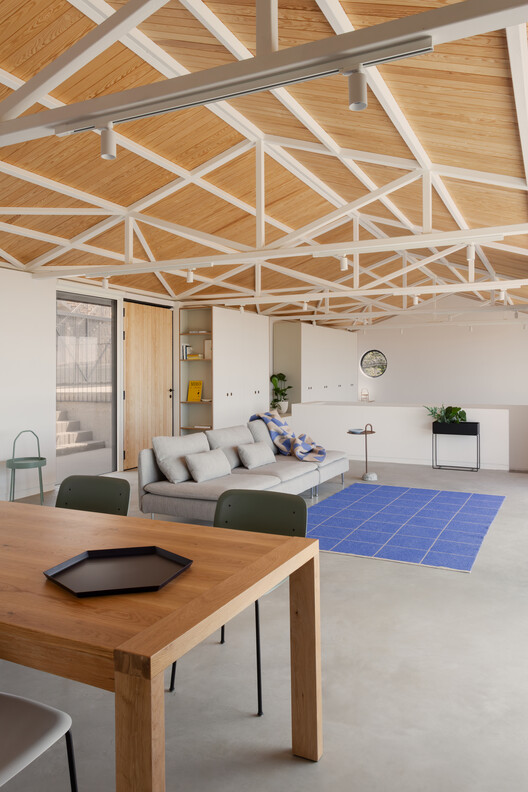 The Grasshome / EME157 Estudio de Arquitectura - Fotografía interior, Sala de estar, Madera, Mesas, Sillas, Iluminación, Vidrio