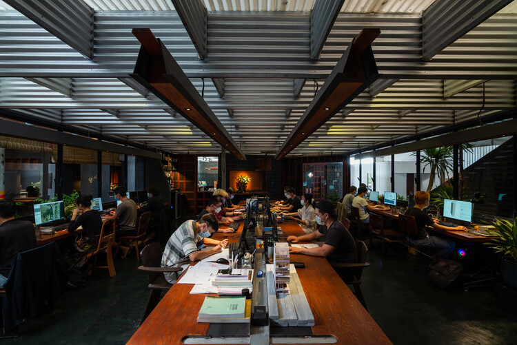 Escritório da tho.A / Atelier tho.A - Fotografia de Interiores, Escada, Mesa, Cadeira