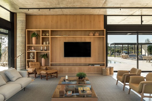 Anexo Haras Piraquara / ARQ+CO Studio - Fotografia de Interiores, Madeira, Cadeira