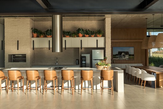 Anexo Haras Piraquara / ARQ+CO Studio - Fotografia de Interiores, Cozinha, Madeira, Mesa, Cadeira