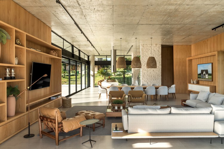 Anexo Haras Piraquara / ARQ+CO Studio - Fotografia de Interiores, Madeira, Sofá, Mesa, Cadeira