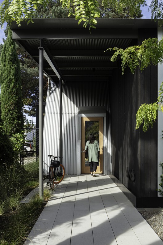 Skylab Headquarters + SkylabSHOP / Skylab Architecture - Exterior Photography, Garden