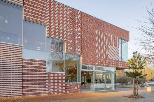 (S)pace Pariselle Educational Building / Architecture Patrick Mauger + D’HOUNDT+BAJART architectes&associés - Exterior Photography, Facade, Brick