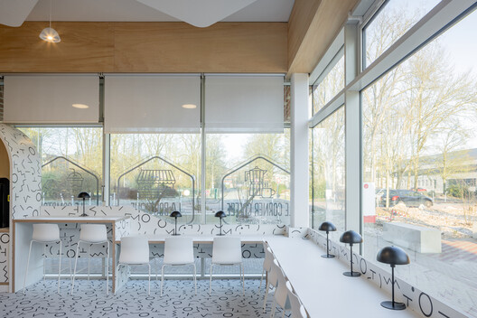 (S)pace Pariselle Educational Building / Architecture Patrick Mauger + D’HOUNDT+BAJART architectes&associés - Interior Photography, Wood, Table, Glass, Lighting, Chair