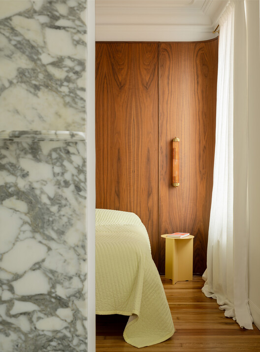 Reforma de vivienda en Getxo / BABELstudio - Fotografía interior, Dormitorio, Madera, Puerta, Camas
