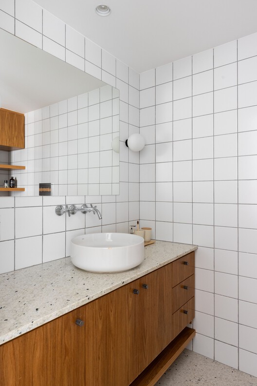 Apartamento Sara / BLOCO Arquitetos - Fotografia de Interiores, Banheiro, Pia, Bancada