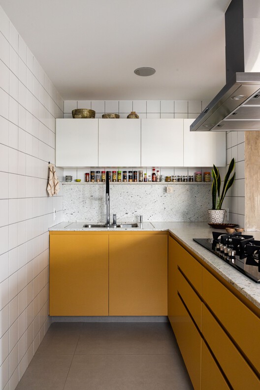 Apartamento Sara / BLOCO Arquitetos - Fotografia de Interiores, Cozinha, Bancada, Madeira, Pia