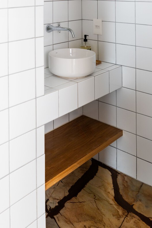 Apartamento Sara / BLOCO Arquitetos - Fotografia de Interiores, Banheiro, Pia