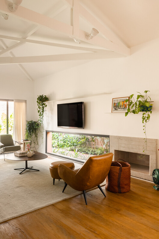 Casa da Sabrina e do Guto / Goiva - Fotografia de Interiores, Sala de Estar, Sofá, Madeira, Iluminação, Cadeira