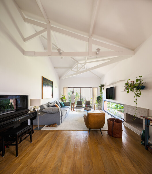 Casa da Sabrina e do Guto / Goiva - Fotografia de Interiores, Sala de Estar, Madeira, Sofá, Iluminação, Cadeira