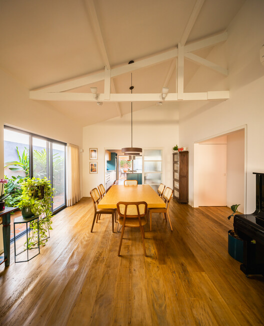 Casa da Sabrina e do Guto / Goiva - Fotografia de Interiores, Sala de Jantar, Madeira, Iluminação, Mesa, Cadeira